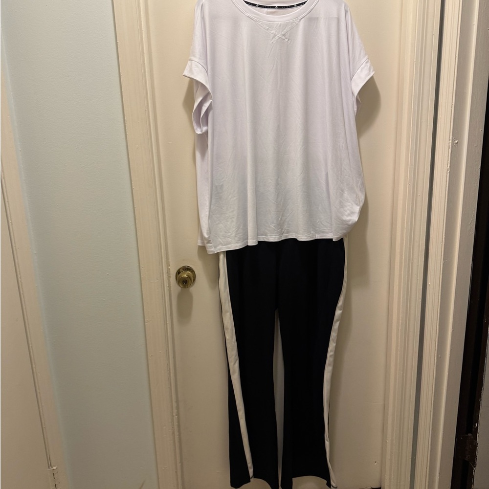 Livi Women’s White Short-Sleeve Top - Picture 6 of 6